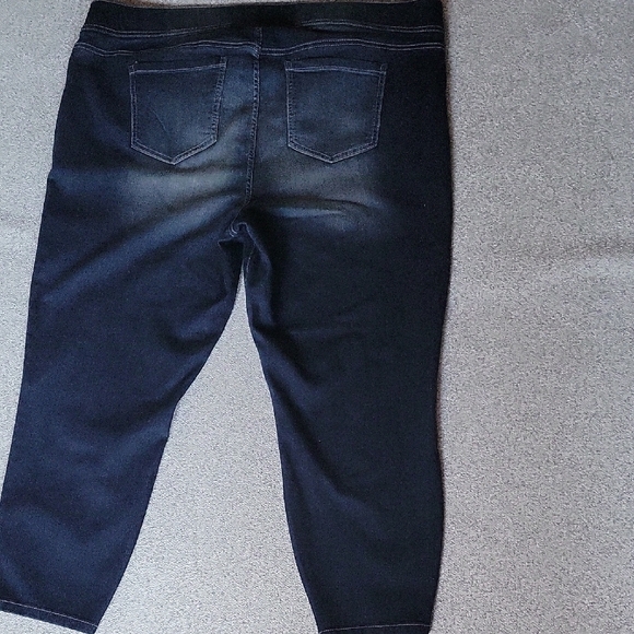 Torrid Lean Crp Blue Jeans with Soft Denim and Tapered Fit Size 3X - Picture 3 of 7